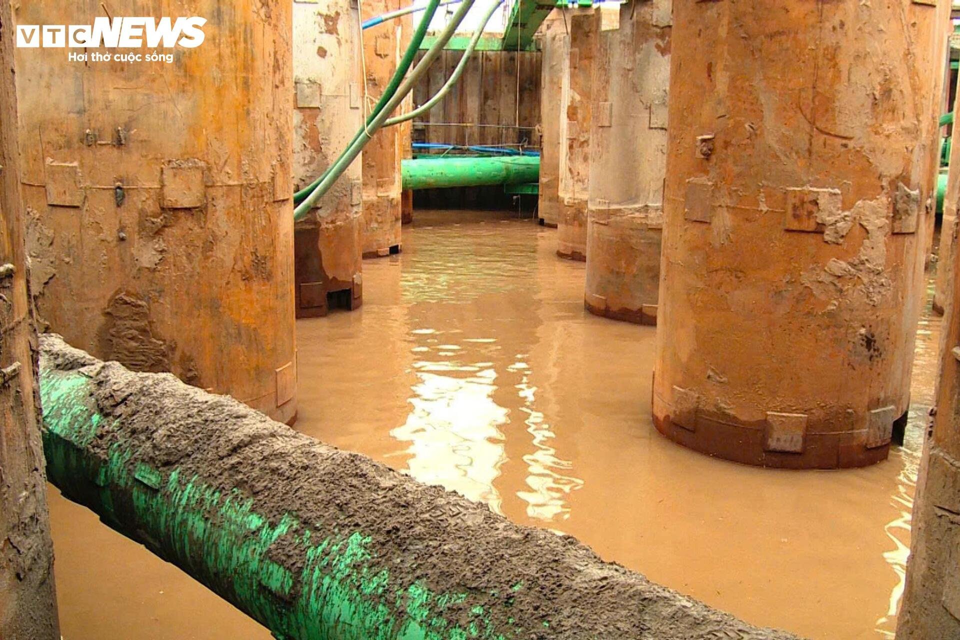 Đại công trường cầu Tứ Liên bắc qua sông Hồng sau gần 1 năm thi công - 8