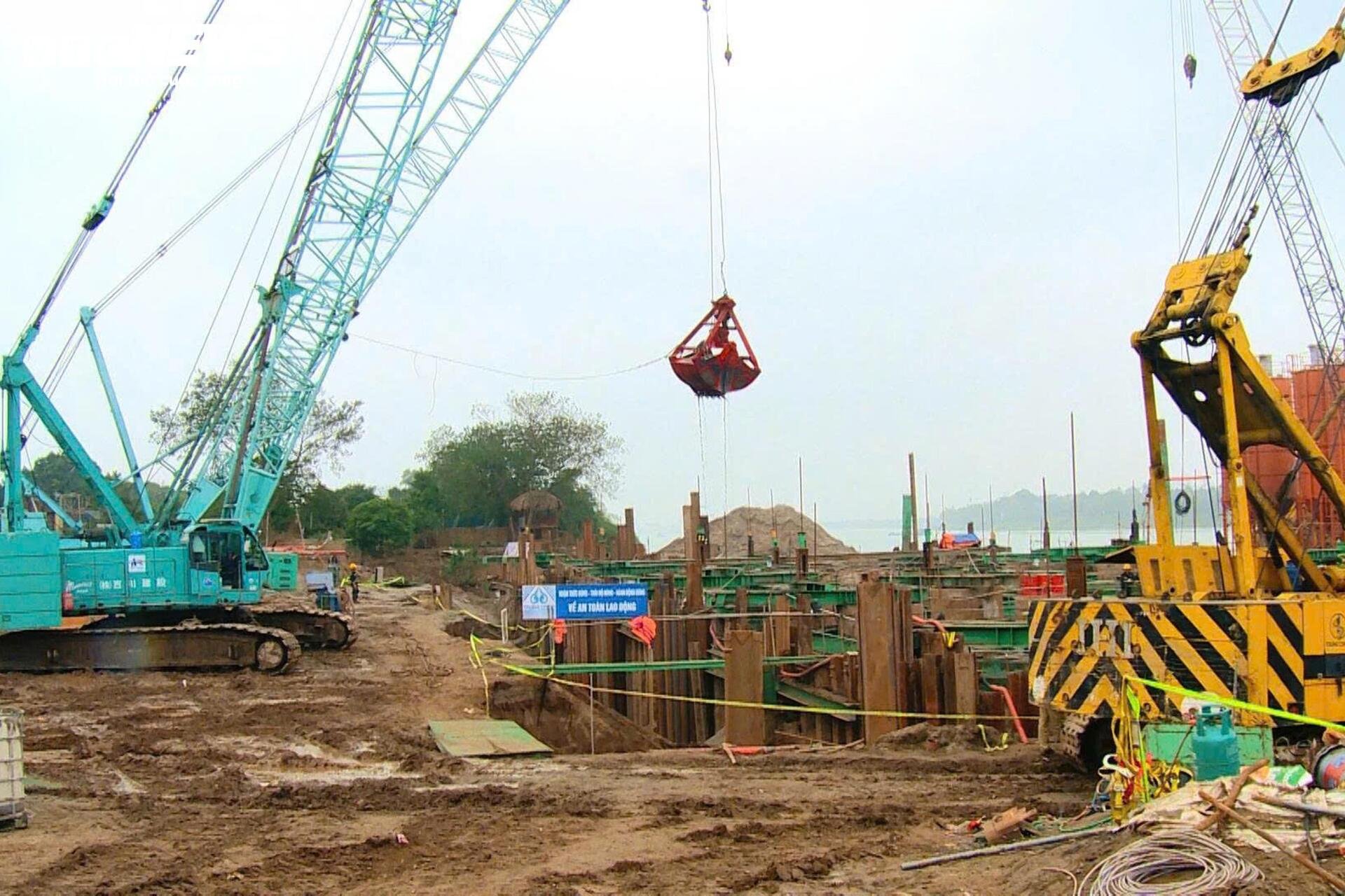 Đại công trường cầu Tứ Liên bắc qua sông Hồng sau gần 1 năm thi công - 9