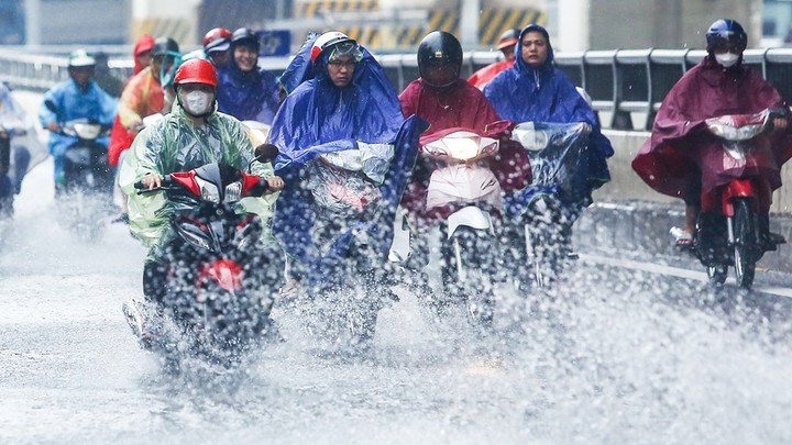 Nắng nóng sắp chấm dứt trên cả nước, mưa rào và dông xuất hiện diện rộng. (Ảnh minh hoạ)