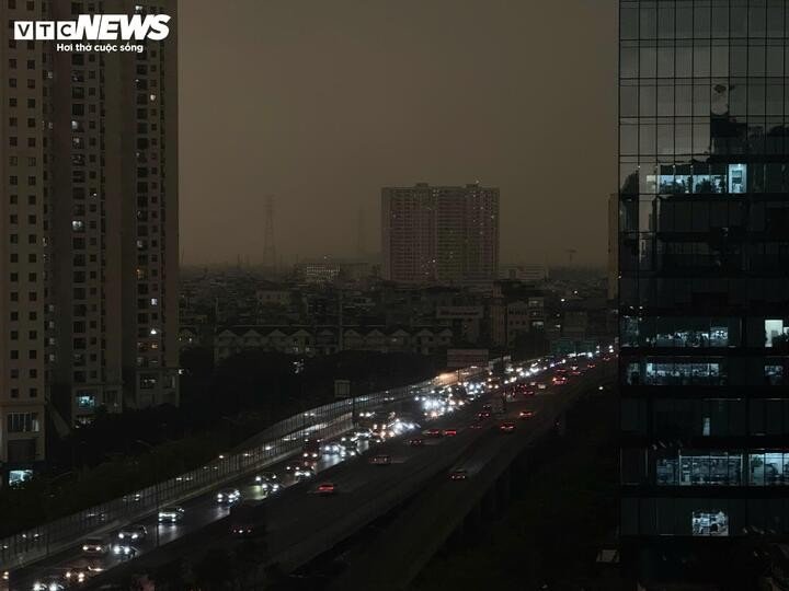 Dự báo trong khoảng 1-3 giờ tới Hà Nội có mưa rào và dông.