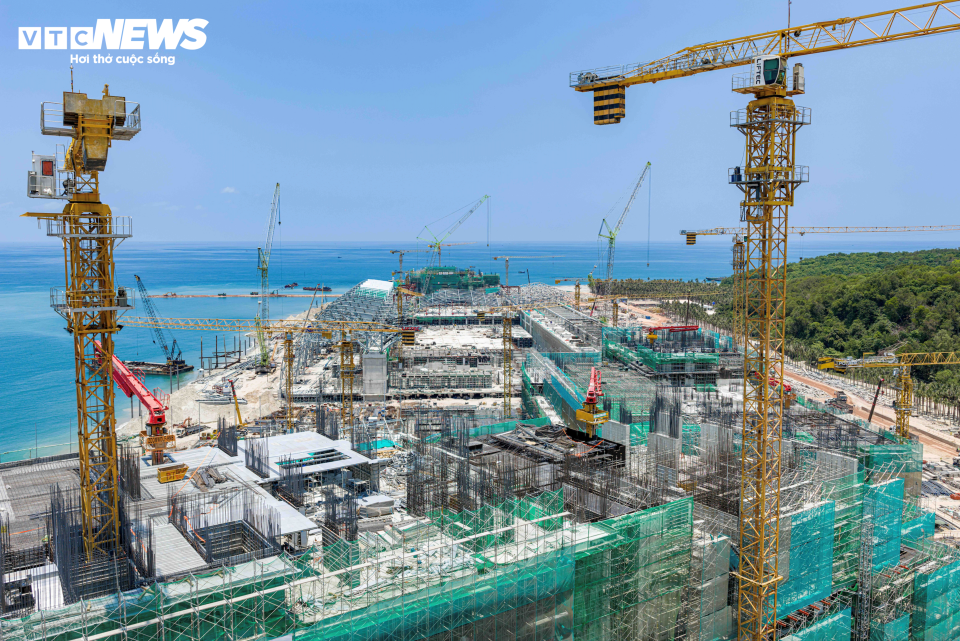 Diện mạo Trung tâm Hội nghị APEC ở Phú Quốc dần lộ diện sau 10 tháng thi công - 2