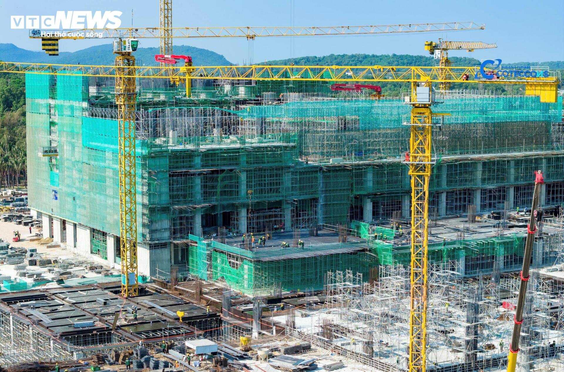 Diện mạo Trung tâm Hội nghị APEC ở Phú Quốc dần lộ diện sau 10 tháng thi công - 4