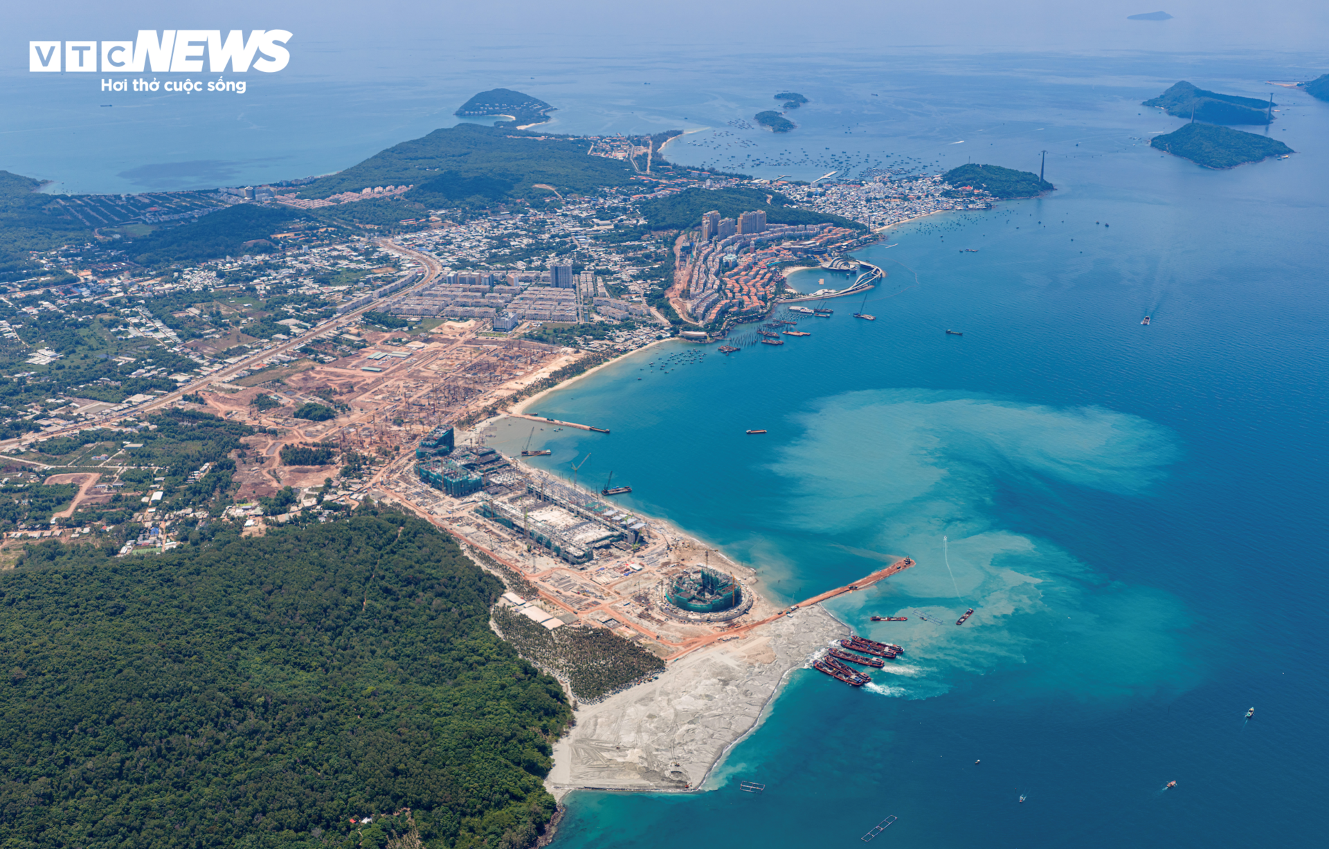 Diện mạo Trung tâm Hội nghị APEC ở Phú Quốc dần lộ diện sau 10 tháng thi công - 13