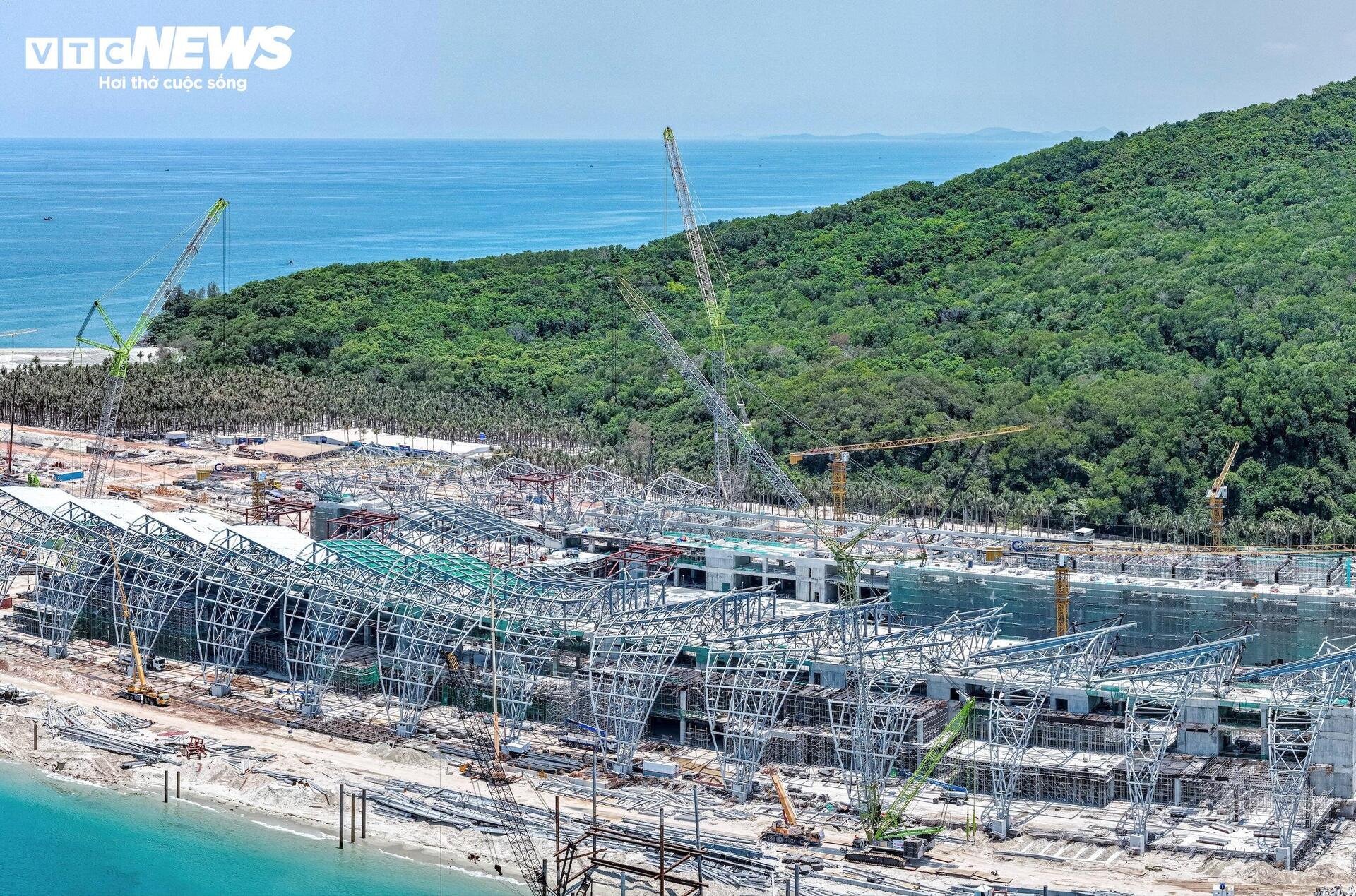 Cận cảnh công trường dự án mở rộng sân bay Phú Quốc phục vụ APEC 2027 - 14