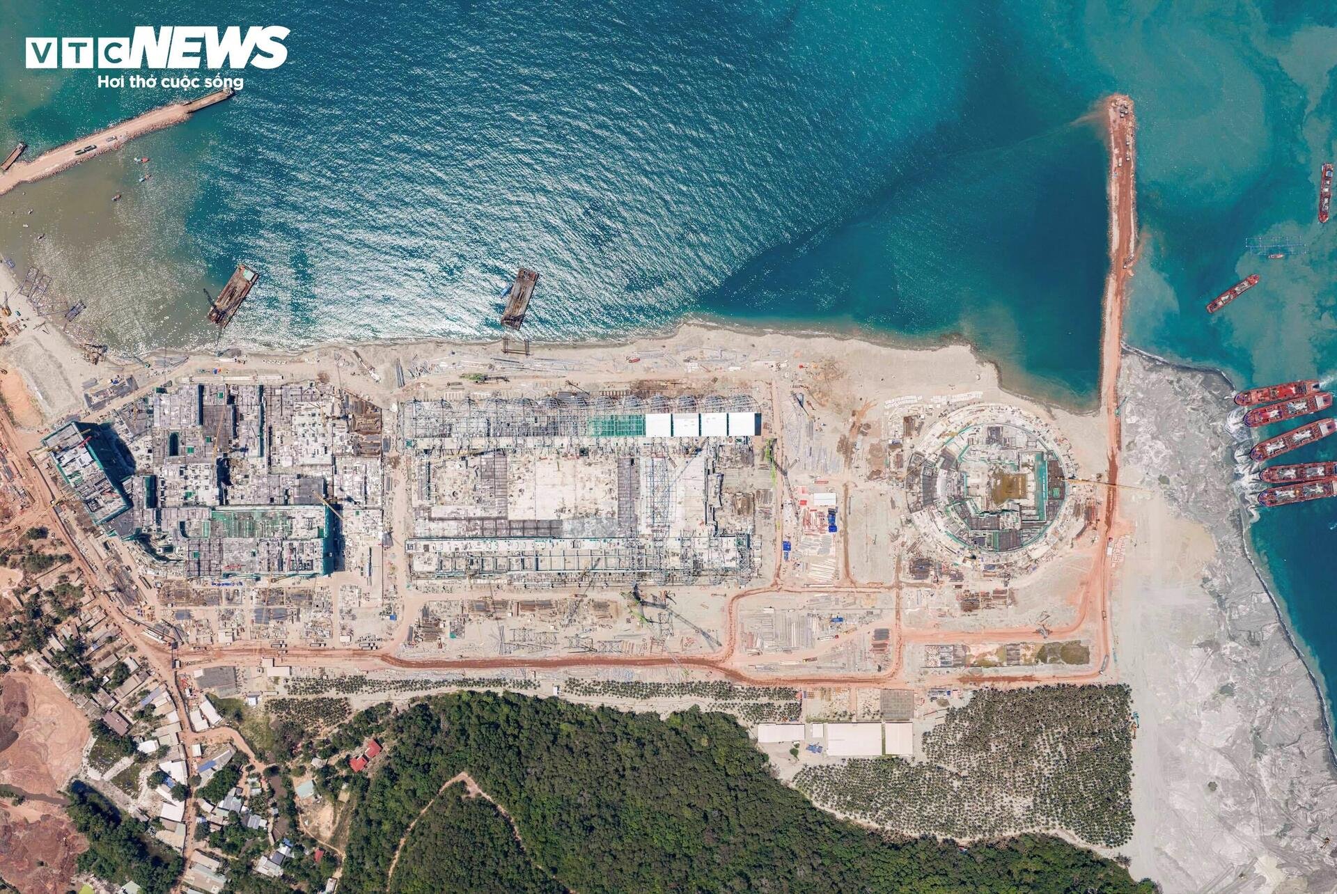 Cận cảnh công trường dự án mở rộng sân bay Phú Quốc phục vụ APEC 2027 - 15