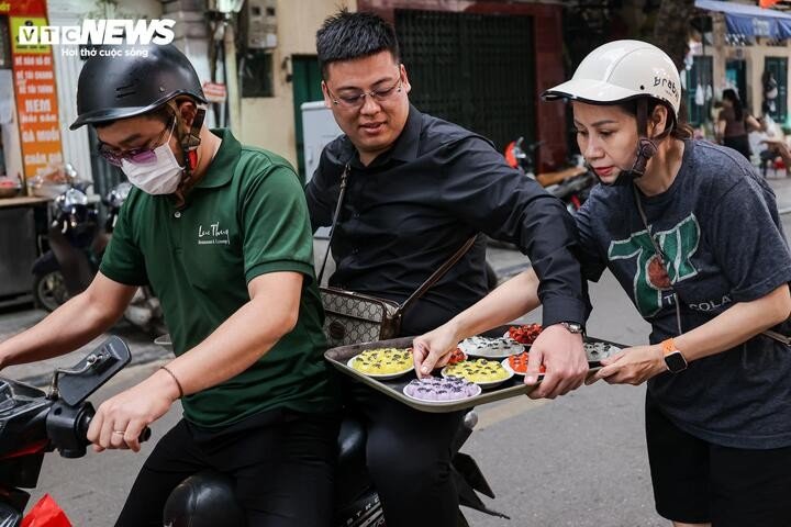 Người Hà Nội xếp hàng cả tiếng chờ mua bánh trôi, bánh chay dịp Tết Hàn thực - 21