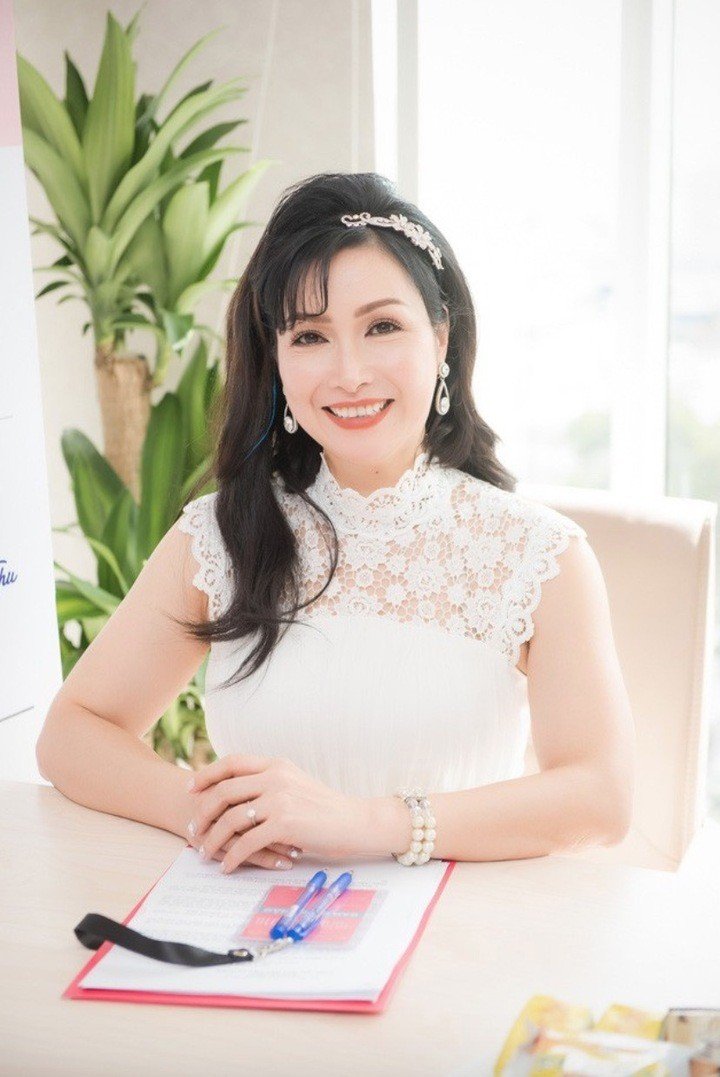 Hoa hậu Bùi Bích Phương ở hiện tại vẫn giữ được vẻ đẹp mặn mà, phong thái thanh lịch.