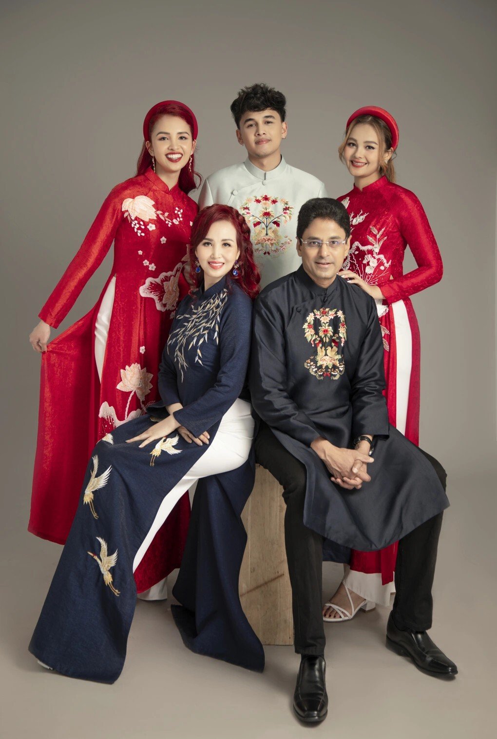 Hoa hậu Diệu Hoa, chồng doanh nhân Ấn Độ và các con.