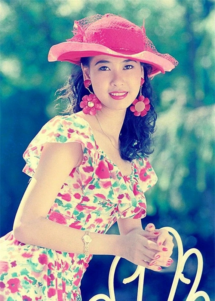 22-1776851541-nguoi-dep-duy-nhat-dang-quang-hoa-hau-viet-nam-khi-moi-16-tuoi-la-ai