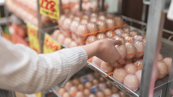 Trứng để ăn sống có hạn sử dụng ngắn hơn nhiều so với trứng chế biến. (Ảnh: Fujika)