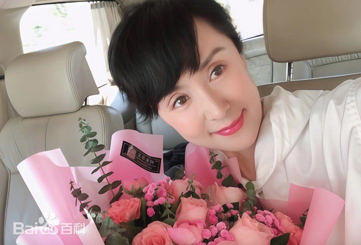 Nữ diễn viên vẫn trẻ đẹp ở tuổi trung niên.