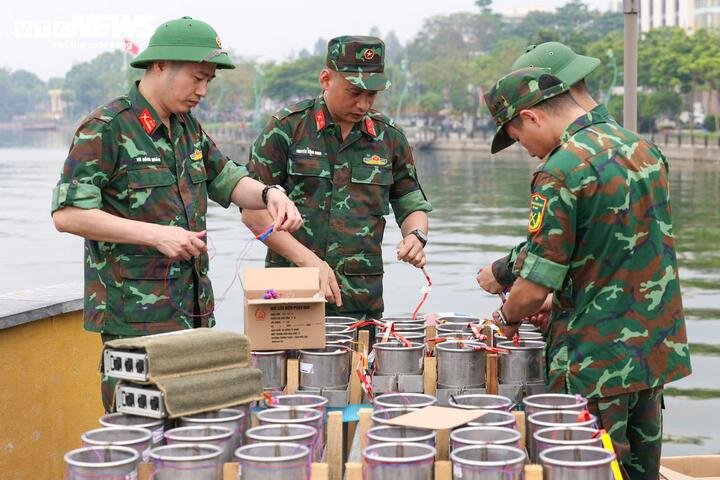 Theo kế hoạch, màn trình diễn pháo hoa sẽ diễn ra vào 21h30 ngày 25/4, kéo dài trong khoảng 15 phút. Màn biểu diễn là sự kết hợp hài hòa giữa pháo hoa tầm cao, tầm thấp cùng các hiệu ứng hỏa thuật hiện đại.