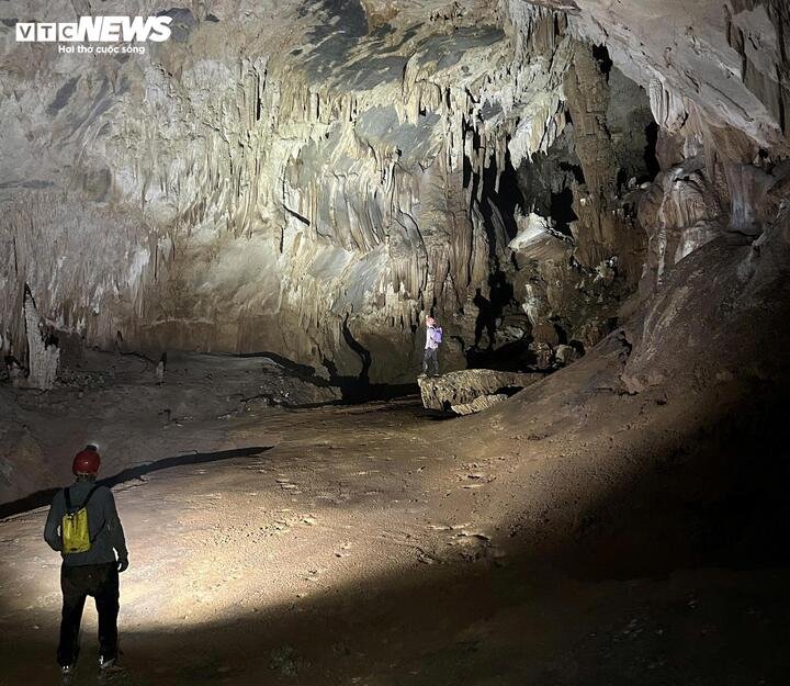 Được biết, trong số 26 hang động ngầm mới được phát hiện ở Phong Nha-Kẻ Bàng, có nhiều hang quy mô lớn, giá trị khoa học cao được ghi nhận như hang Thiên Cung; Má Dơm; hang Chả Nghéo; Mò Rọo, Chạc Đen; hang Nước Lặn…