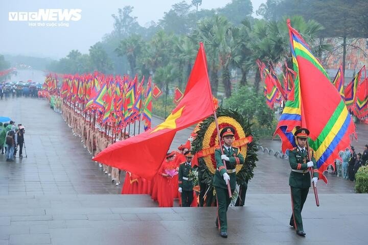 Lễ dâng hương tưởng niệm các Vua Hùng. (Ảnh: Đắc Huy)