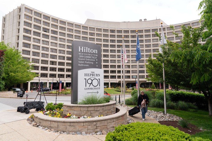 Khách sạn Washington Hilton, nơi xảy ra vụ nổ súng tối thứ Bảy. (Ảnh: AP)