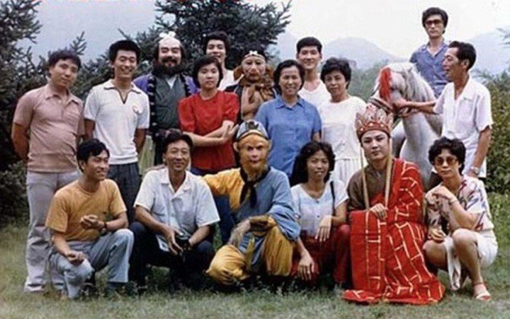 Đạo diễn Dương Khiết cùng đoàn làm phim 