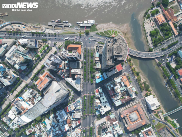 Trục đường Hàm Nghi, nơi tuyến Metro Bến Thành-Thủ Thiêm xuất phát từ ga Bến Thành trước khi vượt sông Sài Gòn sang Thủ Thiêm. (Ảnh: Lương Ý)