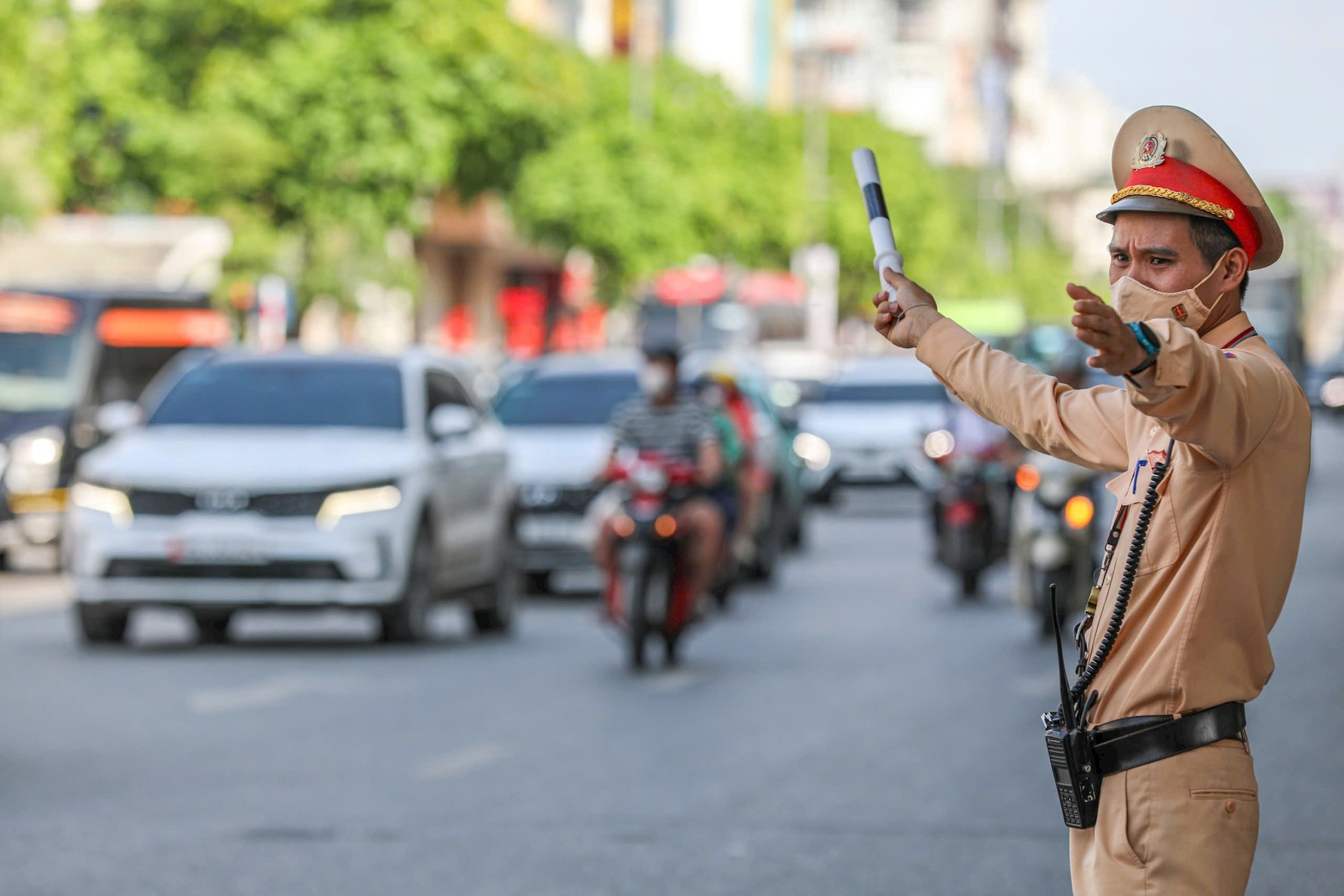 29-1777465562-truoc-ngay-nghi-le-nguoi-dan-hoi-ha-roi-thu-do-ve-que