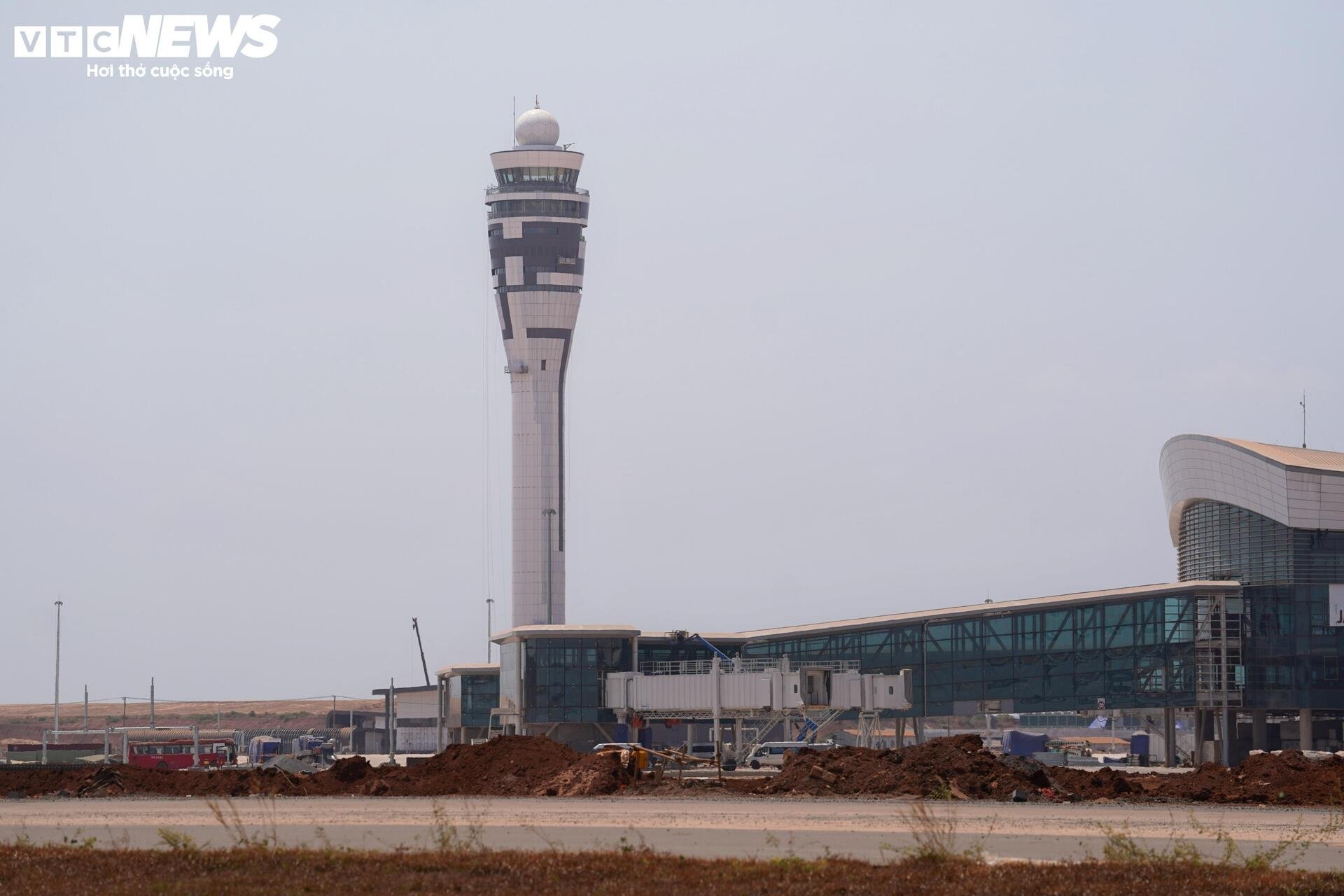 'Bữa cơm nhanh, giấc ngủ vội' giữa nắng gắt ở đại công trường sân bay Long Thành - 14