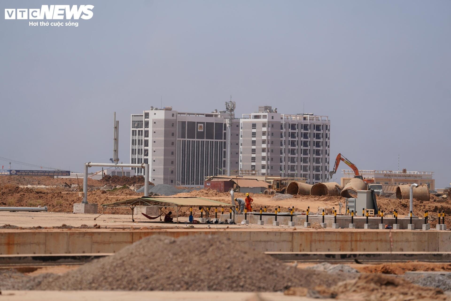 'Bữa cơm nhanh, giấc ngủ vội' giữa nắng gắt ở đại công trường sân bay Long Thành - 15