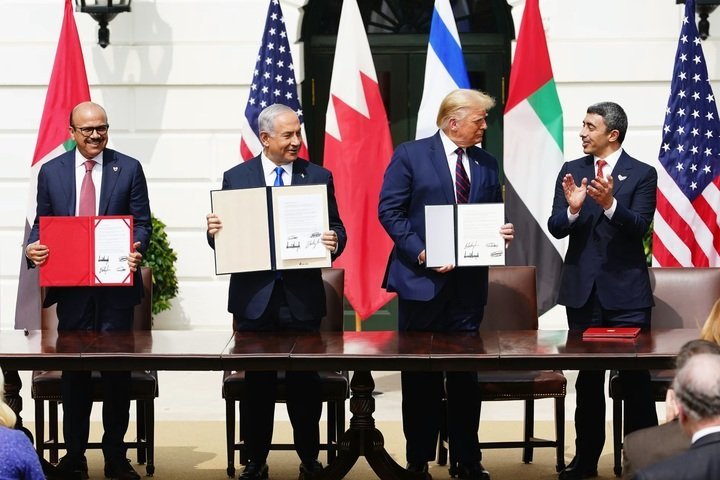 Lễ ký kết Hiệp định Abraham, thỏa thuận bình thường hóa quan hệ giữa UAE, Bahrain và Israel, diễn ra tại Nhà Trắng vào năm 2020. (Ảnh: Jim Lo Scalzo/Shutterstock)