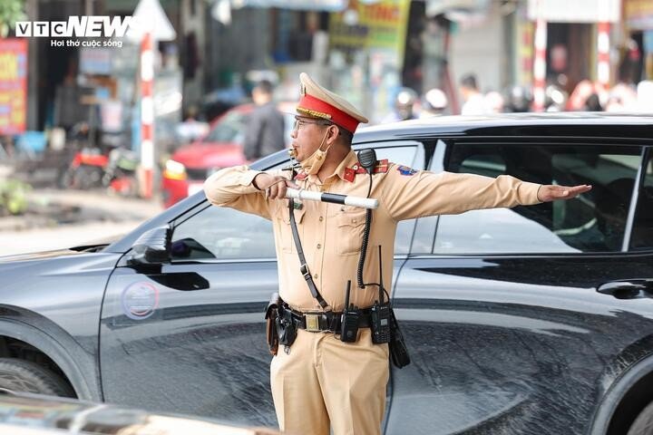 Ngoài ra, Công an thành phố triển khai phương án bảo đảm trật tự an toàn giao thông trong dịp nghỉ lễ, trong đó lực lượng CSGT được huy động tối đa, phối hợp phân luồng, hướng dẫn phương tiện từ xa.