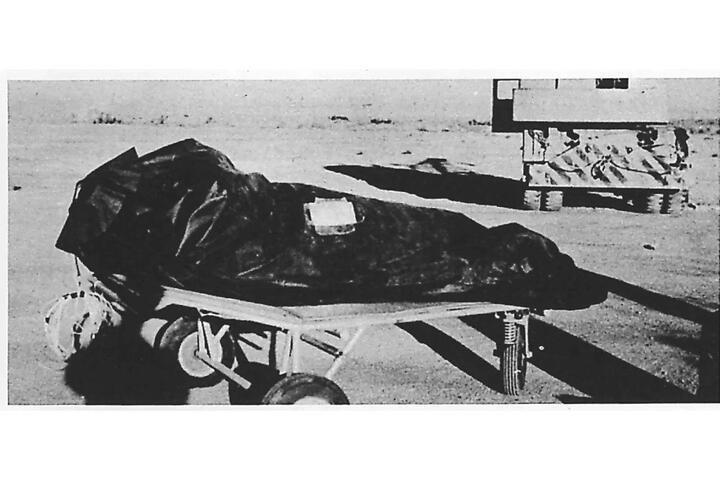 Bức ảnh được trích từ báo cáo “The Roswell Report” của Không quân Mỹ, công bố ngày 24/6/1997, đề cập đến vụ việc UFO có thể đã xảy ra tại Roswell, bang New Mexico, vào năm 1947. (Ảnh tư liệu: Không quân Mỹ/AP)