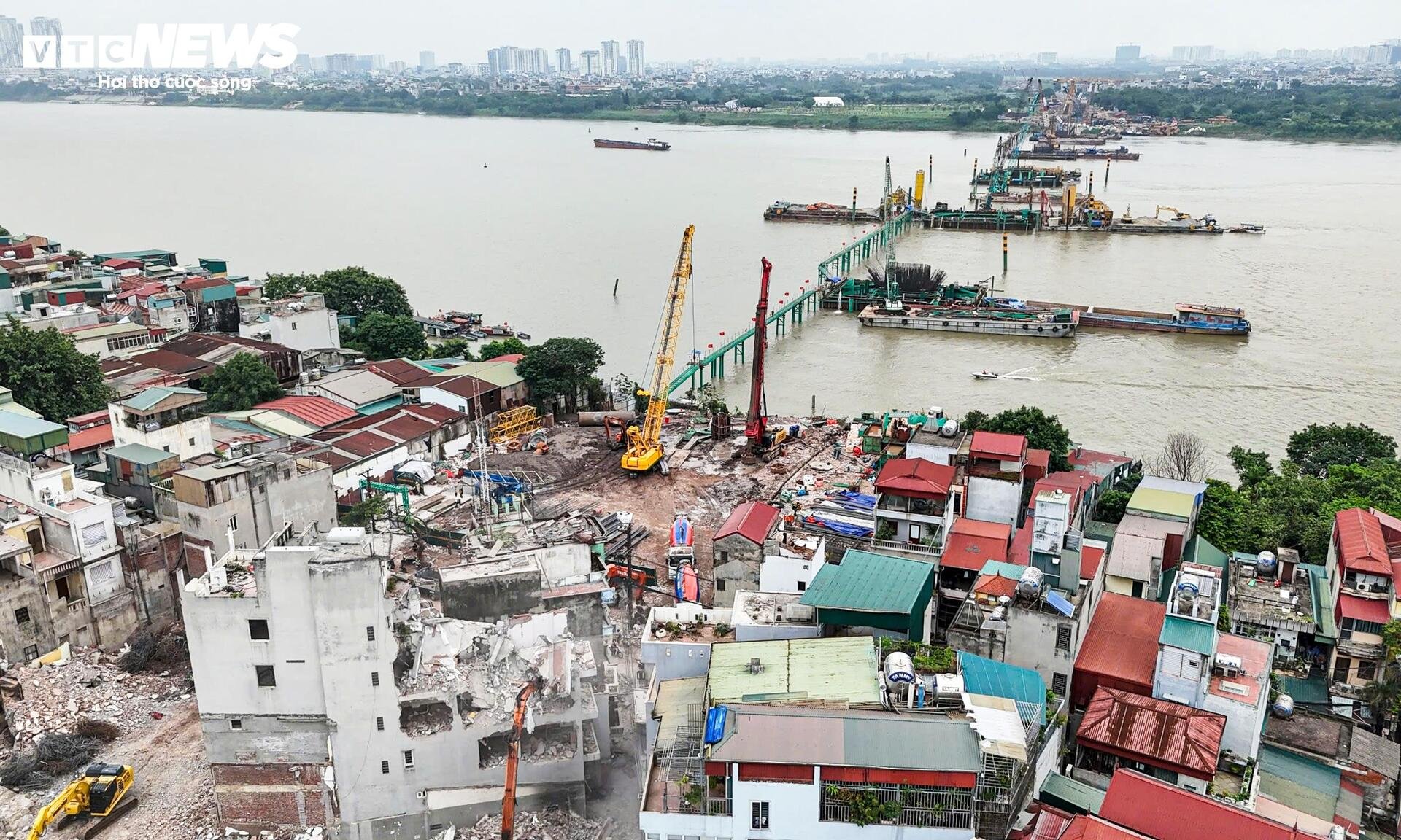 Tấp nập thi công cầu vượt sông Hồng gần 16.000 tỷ đồng - 13