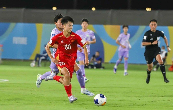 U17 Việt Nam nhận thất bại nặng nề.