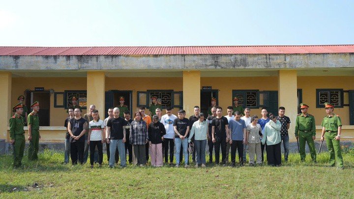 Những người liên quan đến đường dây lừa đảo bị khởi tố, bắt giam. (Ảnh: CACC)