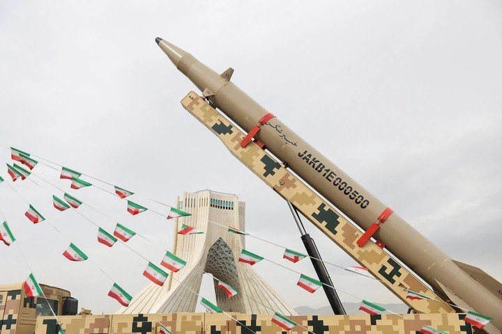 Một tên lửa được trưng bày trong lễ kỷ niệm 47 năm Cách mạng Hồi giáo tại Tehran, Iran, ngày 11/2/2026. (Ảnh: Majid Asgaripour/WANA/Reuters)