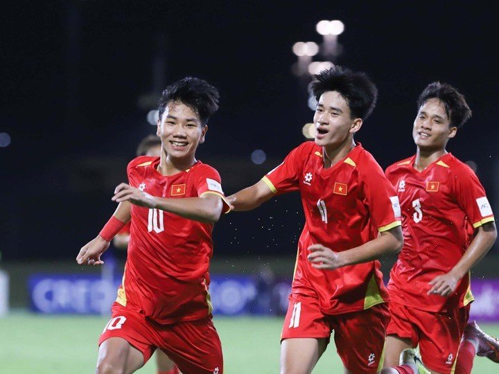 U17 Việt Nam lội ngược dòng trước U17 UAE, giành vé tham dự U17 World Cup.