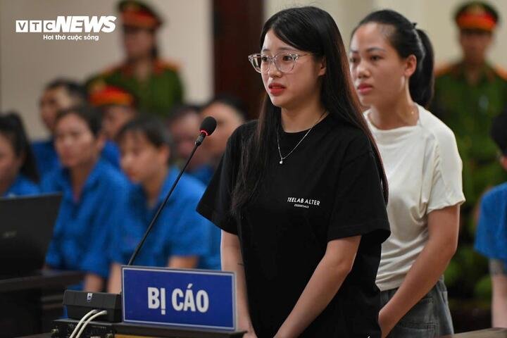 Bị cáo Triệu Nguyễn Hoài Thương (bạn gái Bùi Đình Khánh) bị tuyên mức án 15 tháng tù nhưng cho hưởng án treo.