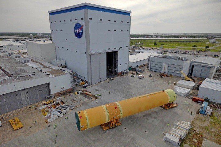 Tầng lõi của tên lửa SLS dùng cho sứ mệnh Artemis III của NASA. (Ảnh: NASA)