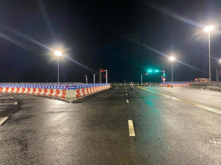Tối 18/5, Ban Quản lý dự án 7 (Bộ Xây dựng) tổ chức thông xe toàn tuyến cao tốc Chí Thạnh – Vân Phong dài hơn 48 km.
