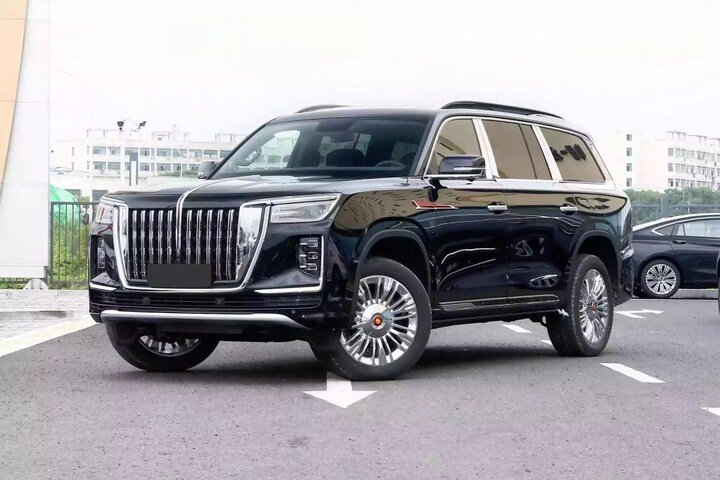 Chiếc SUV Hongqi, cụ thể là LS7 phiên bản để so sánh. Ảnh X