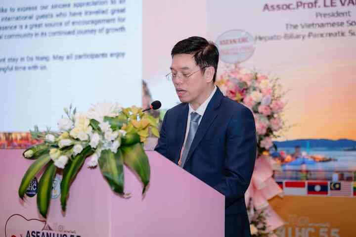 PGS.TS.BS Lê Văn Thành được mệnh danh là 