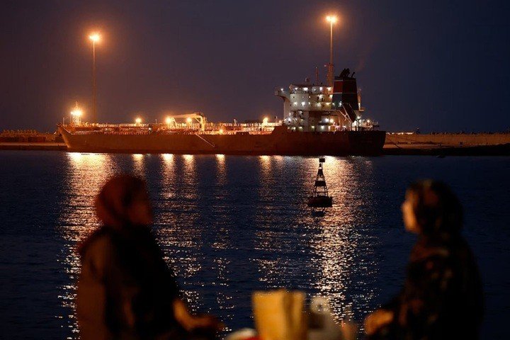 Giá dầu thế giới tăng, giảm trái chiều. (Ảnh: Reuters).