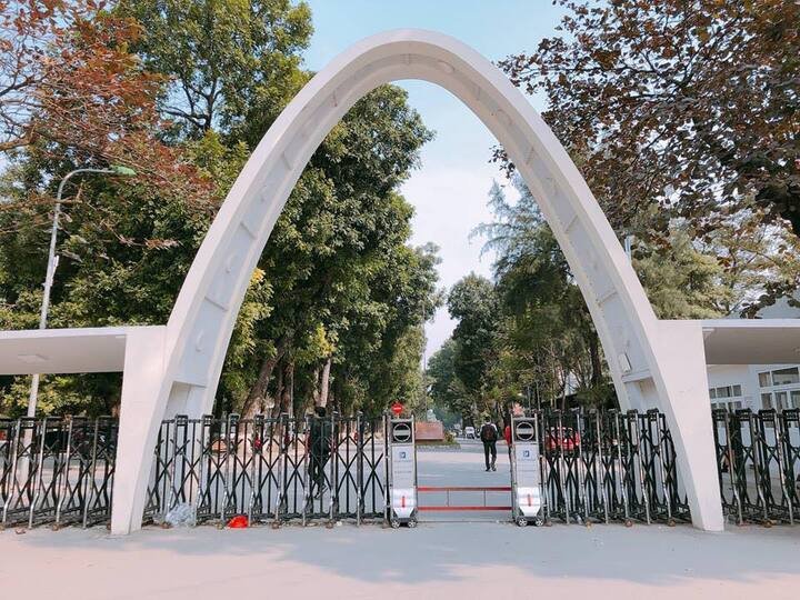 Cổng Parabol của Đại học Bách khoa Hà Nội.