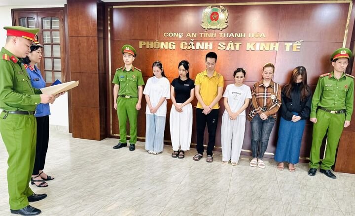 Cơ quan CSĐT Công an tỉnh Thanh Hóa thi hành quyết định khởi tố vụ án, khởi tố bị can