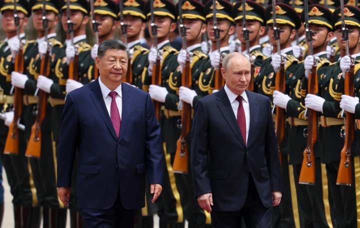 Chủ tịch Trung Quốc Tập Cận Bình chủ trì lễ đón Tổng thống Nga Putin. (Nguồn: AP)
