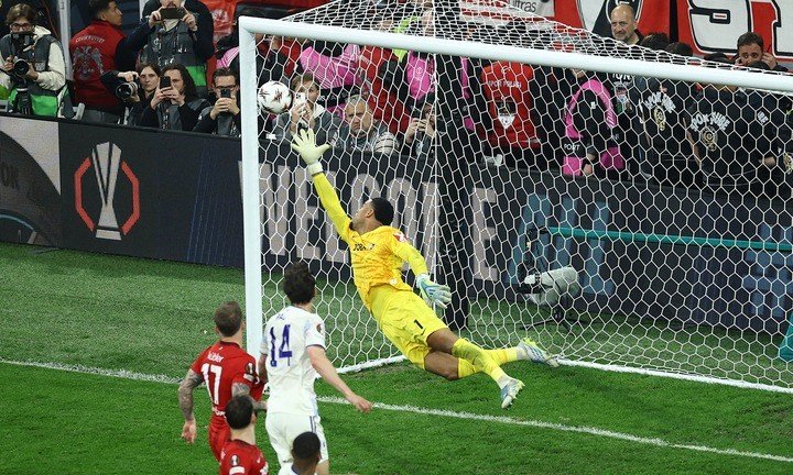 21-1779325952-thang-freiburg-3-0-aston-villa-vo-dich-europa-league