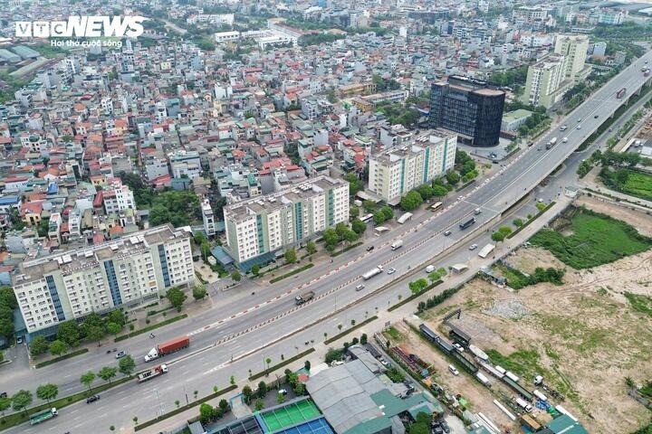 21-1779326571-can-canh-noi-o-moi-cua-cac-ho-dan-roi-ven-song-hong-de-xay-cau