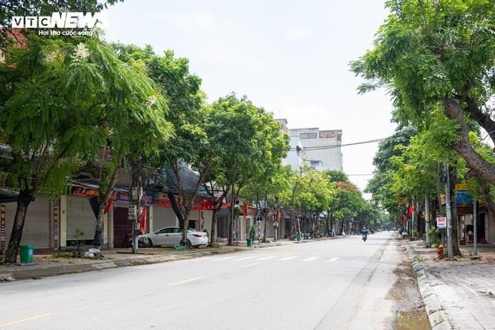 21-1779326573-can-canh-noi-o-moi-cua-cac-ho-dan-roi-ven-song-hong-de-xay-cau