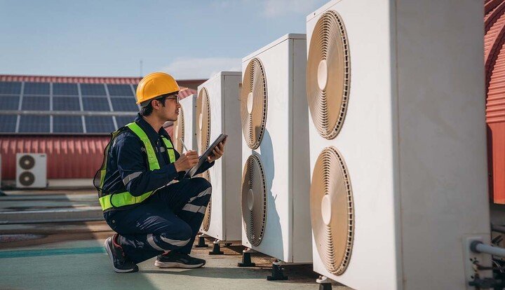 Ủy ban Biến đổi Khí hậu Anh kêu gọi đẩy nhanh triển khai sử dụng điều hòa. (Ảnh: Shutterstock)