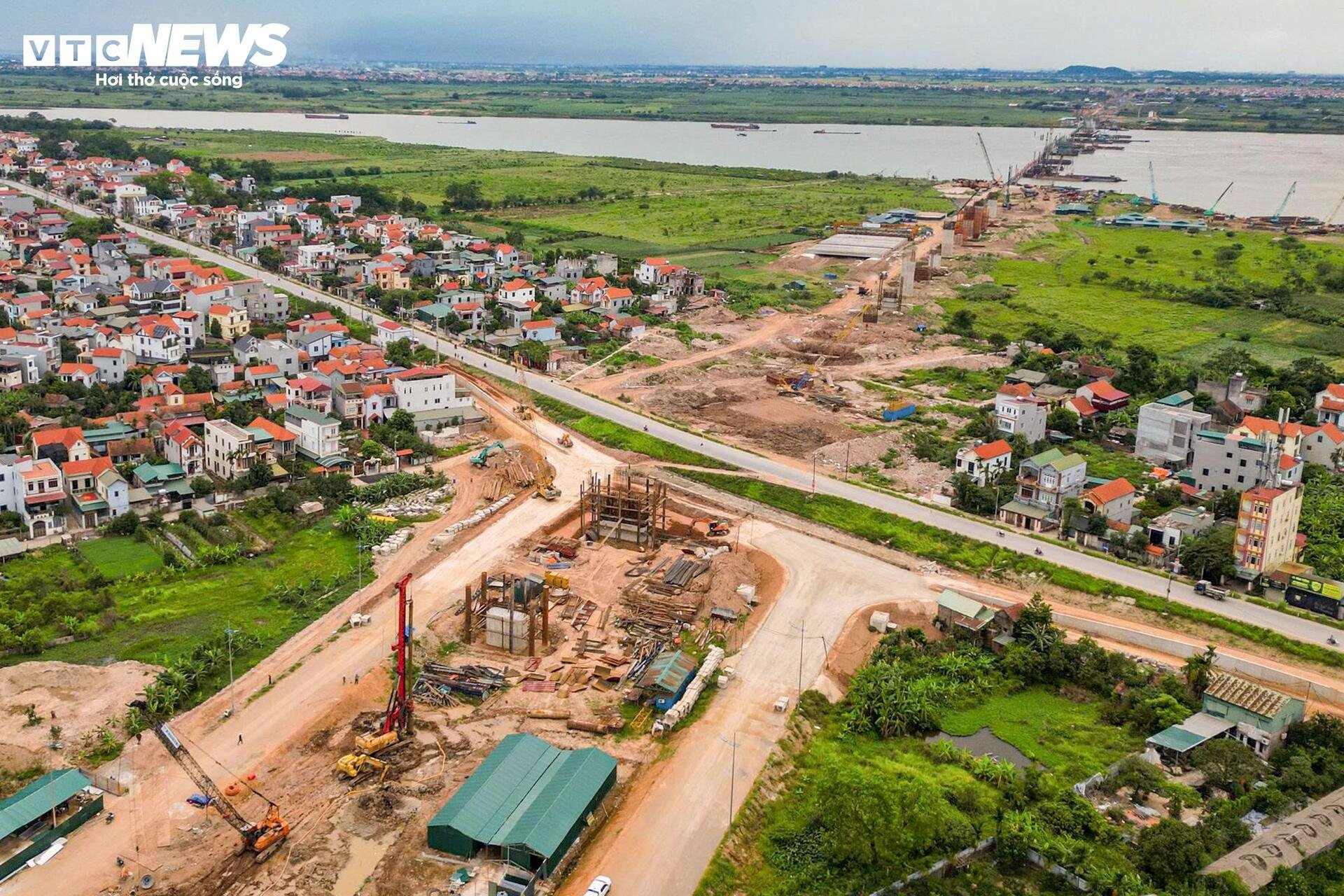 Loạt trụ cầu Hồng Hà vươn cao trên sông Hồng sau hơn nửa năm thi công - 11