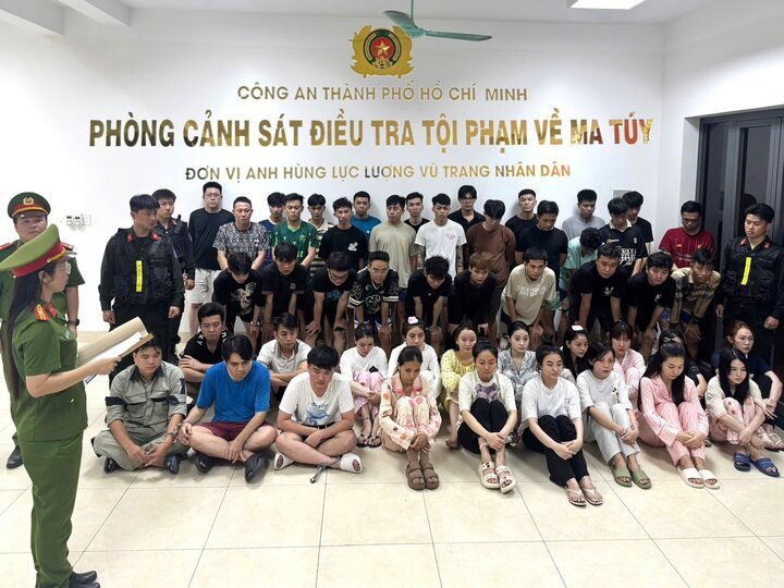 Công an đột kích quán bar, 61 người dương tính ma tuý. (Ảnh: Công an TP.HCM)