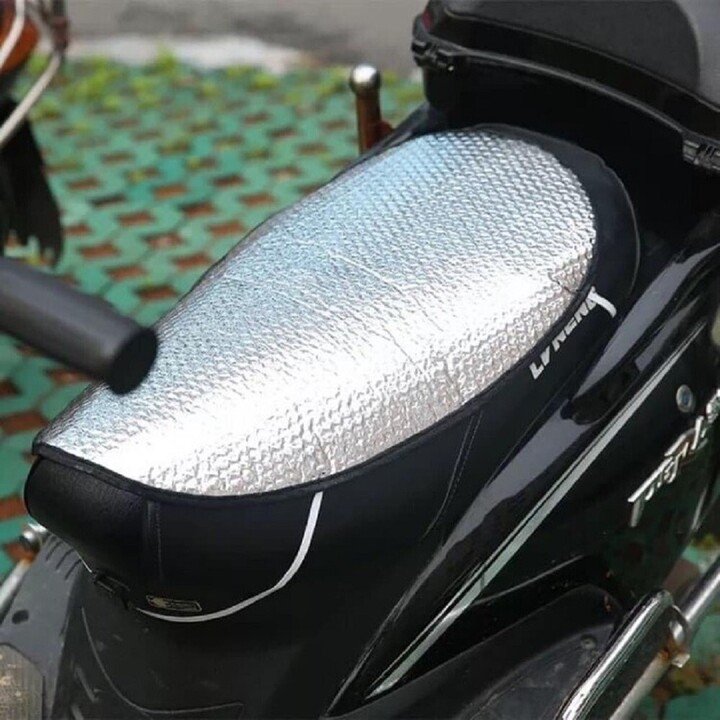 Bạt phản quan là phương pháp rẻ, phòng nóng được nhiều người tin dùng. (Ảnh: AutoPro)