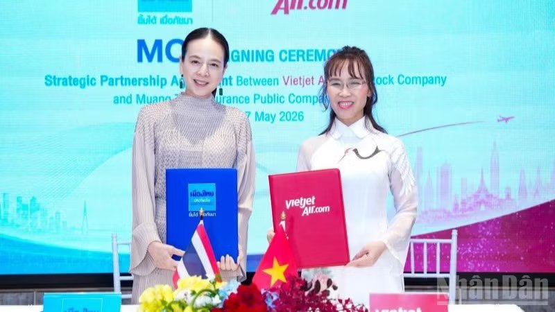 29-1780021465-madam-pang-va-tien-si-nguyen-thi-phuong-thao-dong-hanh-vi-bong-da-va-tinh-huu-nghi-viet-nam-thai-lan