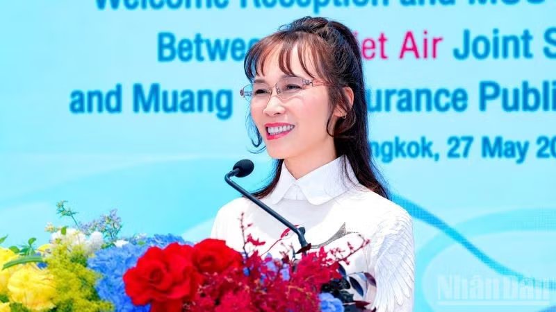 29-1780021465-madam-pang-va-tien-si-nguyen-thi-phuong-thao-dong-hanh-vi-bong-da-va-tinh-huu-nghi-viet-nam-thai-lan